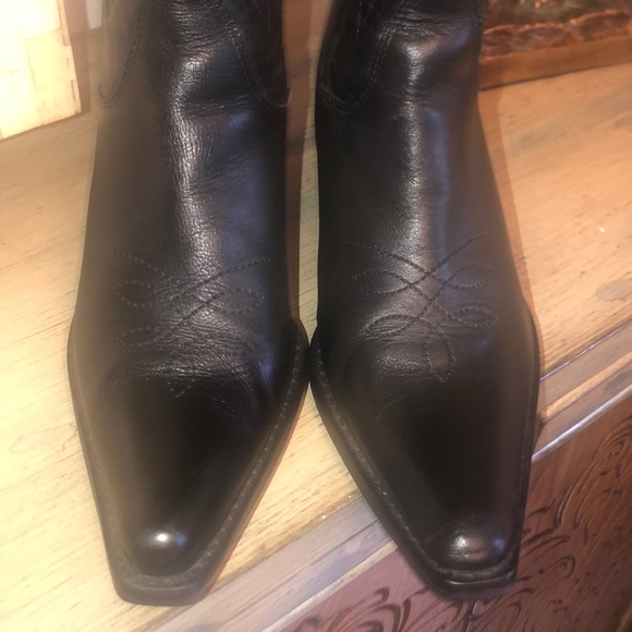 ❤️❤️ SOLD❤️❤️ Black Cowboy Boots in EUC - Picture 3 of 9